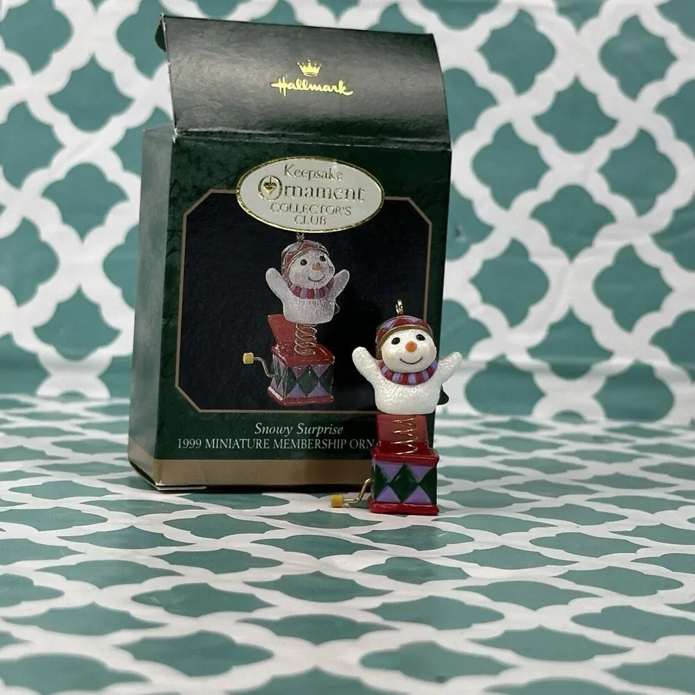 Hallmark Keepsake Ornament Collector's Club‎ Snowy Surprise 1999 Membership #T7